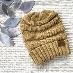 Urban outfitters Oversized Knitt tan beanie BB-009